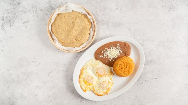 Huevos Revueltos / Scrambled Eggs.