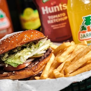 Combo De Hamburguesa Con Queso / Cheeseburger Combo