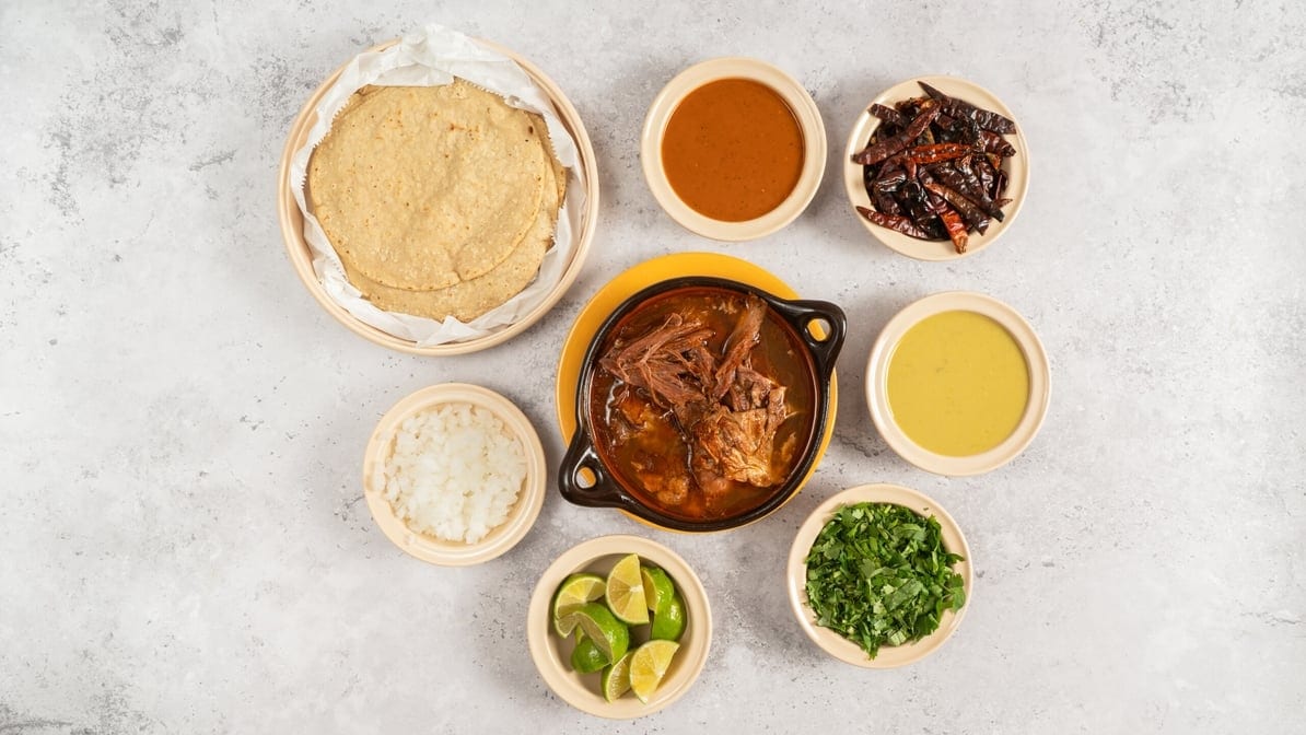 Plato De Barbacoa en Consomé / Barbacoa Dish in Broth for Dip.